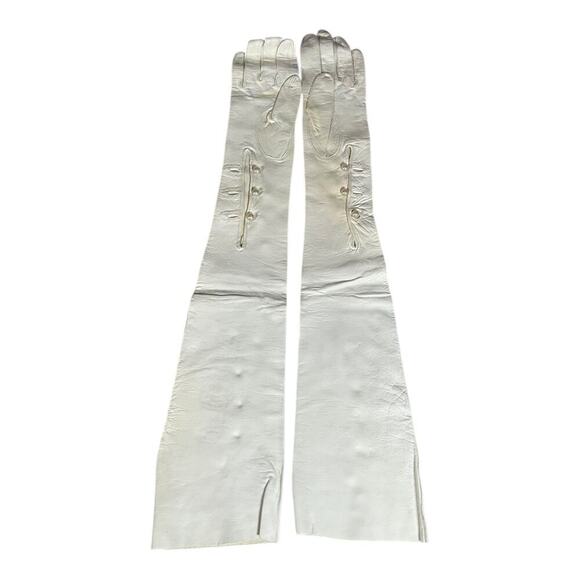 Vintage Mantessa Long White Opera Gloves Antique Soft Perl Clasp Detail X-Small
